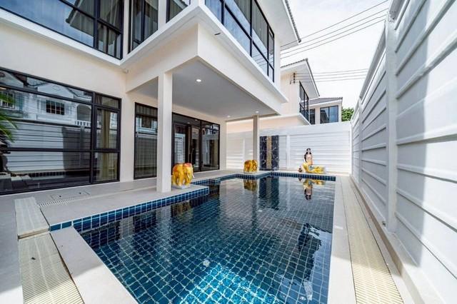บ้านสไตล์โมเดิร์นทำเลดีในพัทยา โครงการ : บ้านพูลวิลล่าส่วนตัว ซอย กอไผ่ 1