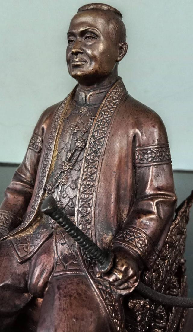 564.พระบรมรูปหล่อในหลวงรัชกาลที่ 3 พระบาทสมเด็จพระปรมาธิวรเสรฐมหาเจษฎาบดินทรฯ พระนั่งเกล้าเจ้าอยู่หัว ทรงประทับบนพระที่นั่งราชยานพุดตานทอง 9