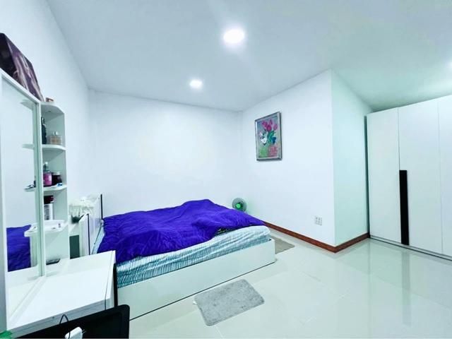 แปลงยาว ฉะเชิงเทรา ให้เช่าบ้านรีสอร์ทสุดหรู พร้อมพื้นที่สวนขนาดเล็ก 300 ตร.วา. รร.วัดหัวสำโรง 1.6 กม.900 ตร.ม. จัดเต็มเฟ 6