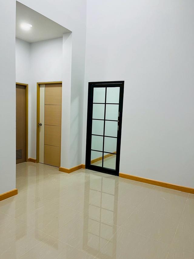 บ้านเดี่ยว ทำเลดี ห่าง รพ.พานทองเพียง 3 กิโลเมตร 2 นอน 2 น้ำ  2 จอดรถ  4