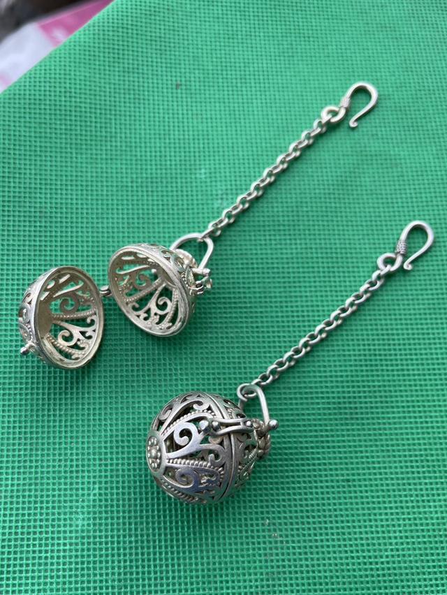 ตลับเงินใส่ลูกอมชานหมาก ตลับใส่วัตถุมงคล เนื้อเงิน ลายฉลุ พร้อมสายเหน็บ 5