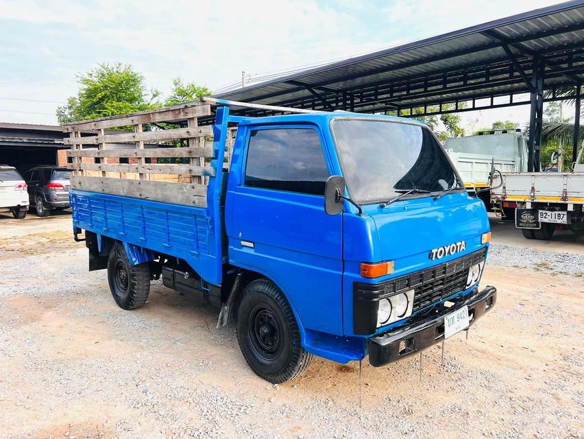 รถบรรทุก 4 ล้อ TOYOTA DYNA มือสอง