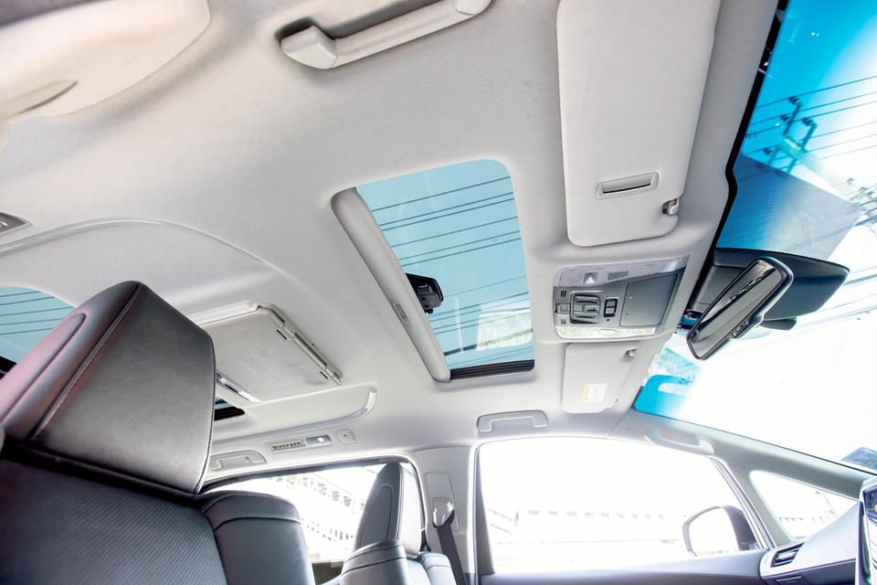 TOYOTA ALPHARD 2.5 SC PACKAGE สีขาว ปี 2019  มือเดียวป้ายแดง  12