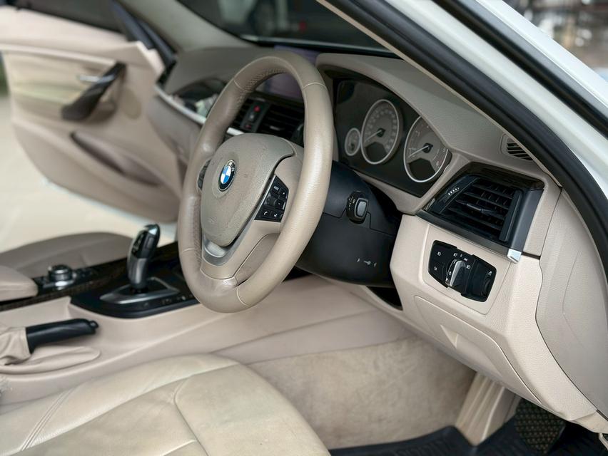🚘 BMW 320D Modern ปี 2012 สีขาว ดีเซล ประหยัดสุด แรงเต็มพิกัด! 💨 💰 ราคาลดเหลือเพียง 599,000 บาทเท่านั้น!! รูปที่ 7