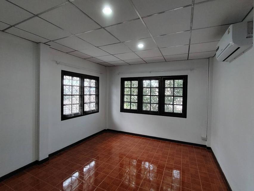 ให้เช่าหมู่บ้านวังทอง ติดถนนใหญ่ ซอยวิภาวดีรังสิต 47 บ้านแฝด 2 ชั้น มี 3 ห้องนอน 2 ห้องน้ำ 9