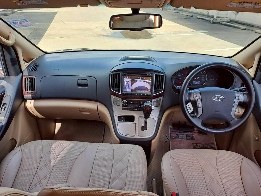 ปี 2017 HYUNDAI GRAND STAREX, 2.5 VIP (สีน้ำตาล) มือเดียวออกห้าง ประวัติดีมากรถเข้าศูนย์ตลอด 12