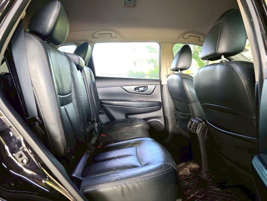 ขายรถ nissan  X-Trail 2.0V 4WD ปี 2015 สีดำ เกียร์ออโต้ 10