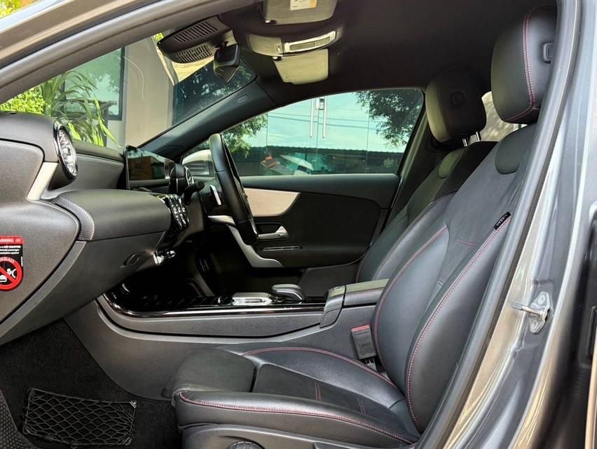 2020 BENZ A200 AMG รถสวยสภาพป้ายแดง รถวิ่งน้อยเพียง 68,XXX กม เข้าศูนย์ทุกระยะ ไม่มีอุบัติเหตุครับ รูปที่ 12