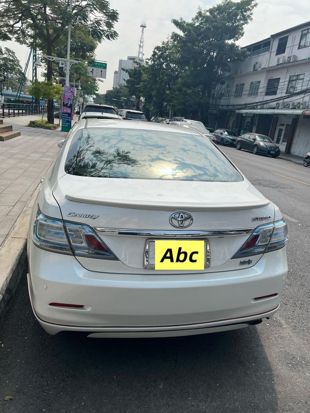 รถยนต์โตโยต้าแคมรี่ไฮบริดปี2010สีขาว รูปที่ 2