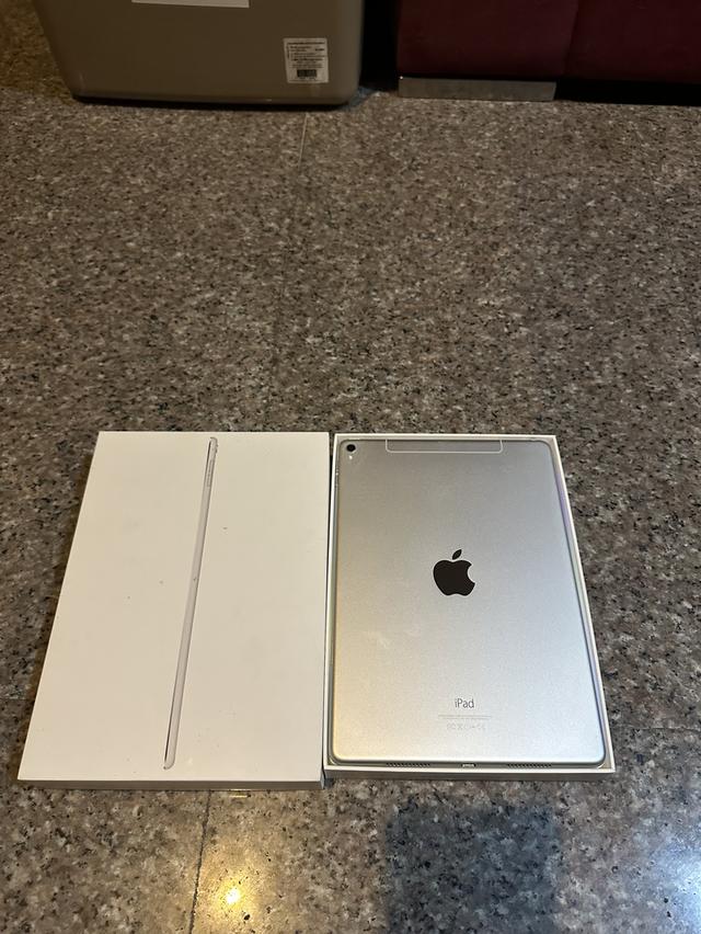 ขายiPadPro9.7สีหายากSilver128กิ๊กสูนTrueยกกล่องจอไม่อมชมพูหายากมากกใช้งานดีทุกๆฟังชั่นถูกๆ 2