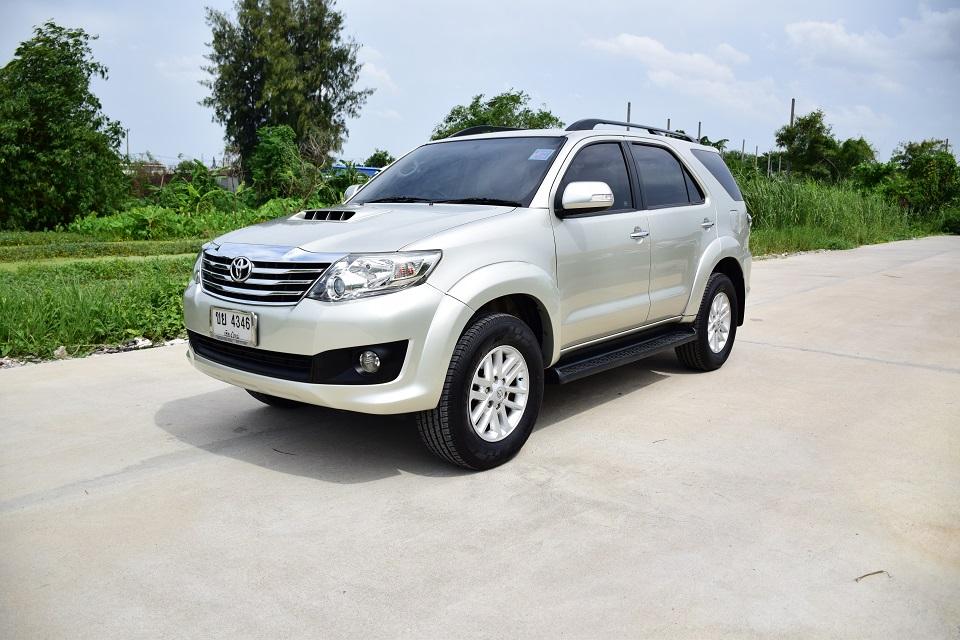 #รถครอบครัว ฟรีดาวน์ # TOYOTA FORTURNER 2.5V เกียร์ออโต้ พ.มัลติฟังชั่นส์ แอร์ดิจิต๊อล เบาะหนังไฟฟ้า ยางใหม่กิ๊ฟกล้องหลัง โทร0957401229 ไอดีไลน์ UTBP
