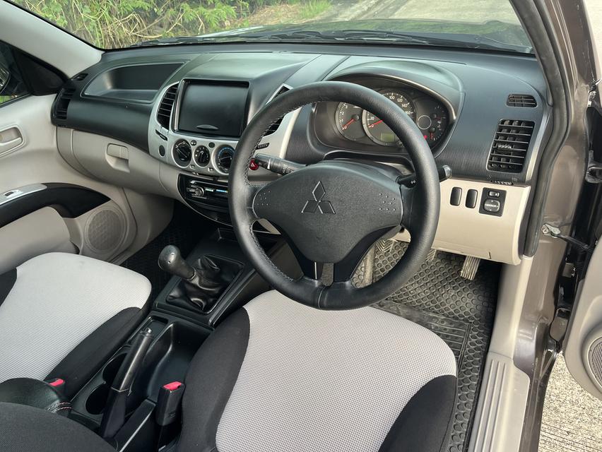 2012 Mitsubishi triton 2.5 mt 6