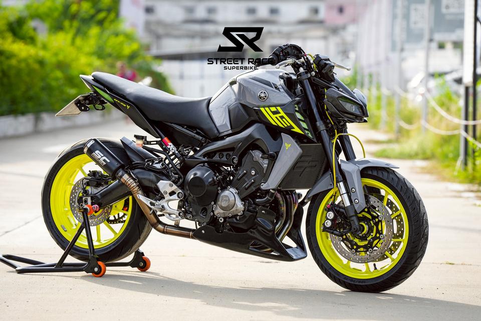 2017 Yamaha mt09 ปี 2017 สีเทา-ล้อเขียว ตัวแรง สายซิ่ง จอดเท่ ขี่เด่น หล่อครบในคันเดียว!
