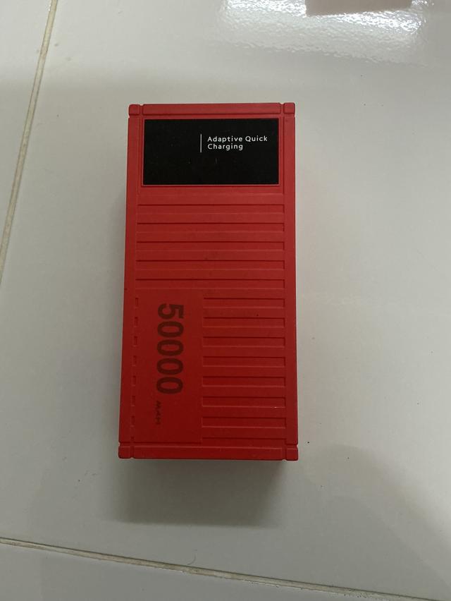 พาวเวอร์แบงค์ ตู้คอนเทนเนอร์สีแดง