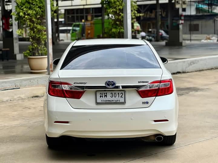 Toyota Camry สีขาว 7