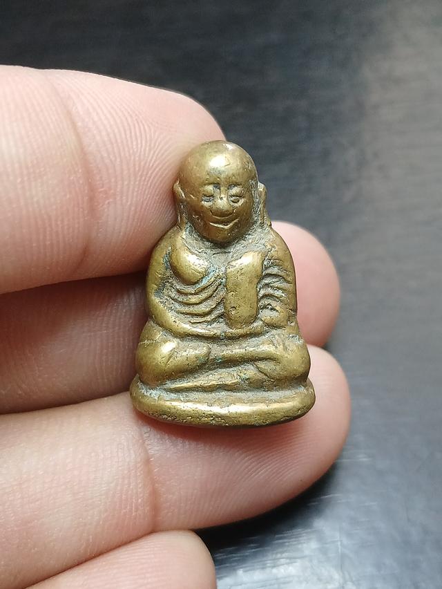 หลวงพ่อเงินพิมพ์ขี้ตา