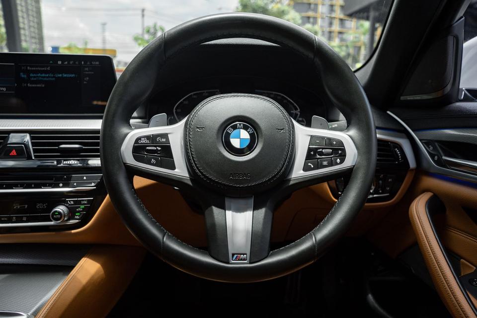 BMW 530e M Sport Plug-in Hybrid รุ่น G30 ปี 2020 [𝙒𝘼𝙍𝙍𝘼𝙉𝙏𝙔 เครื่องยนต์ 2 ปี]  Service น้ำมันเครื่อง ใส้กรอง ฟรี 1 ครั้ง 4