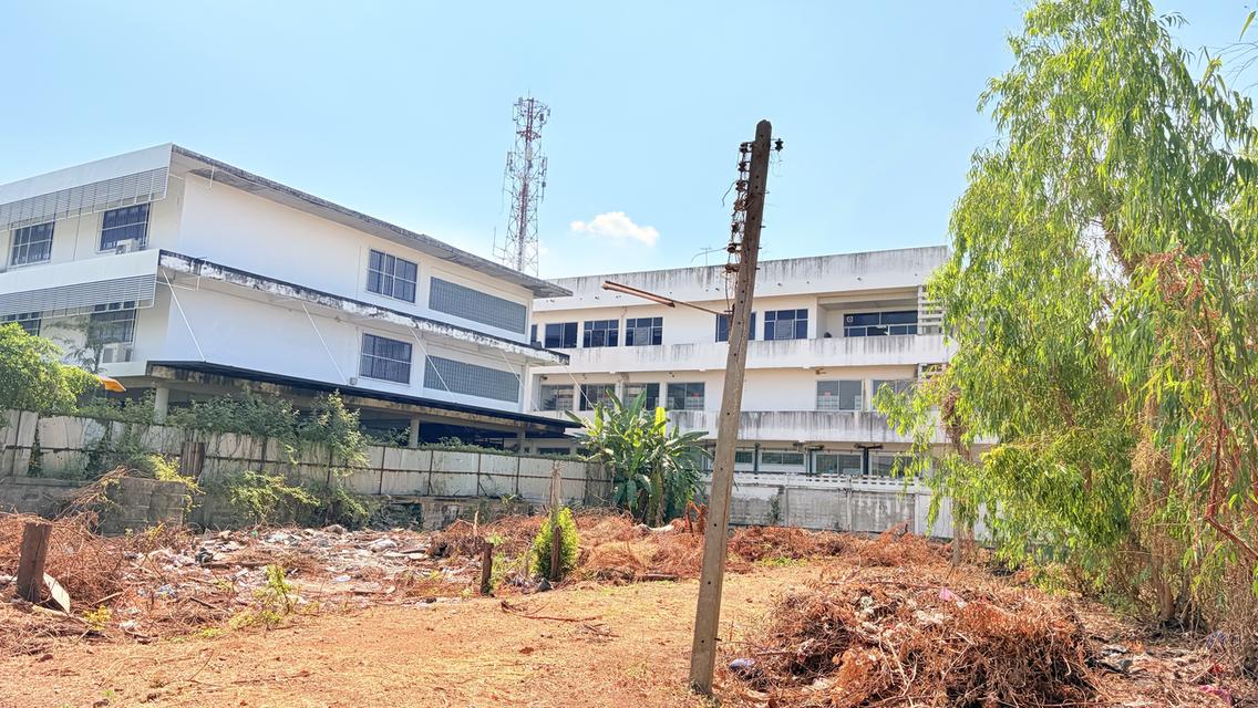 ขายที่ดินปทุมสายในติดโรงเรียนและไปรษณีย์ปทุมธานี หน้ากว้าง 80 เมตร ติดถนนใหญ่ ที่ถมแล้ว เนื้อที่ 2-1-49 ไร่(949ตร.วา) ราคา54 ล้าน 11