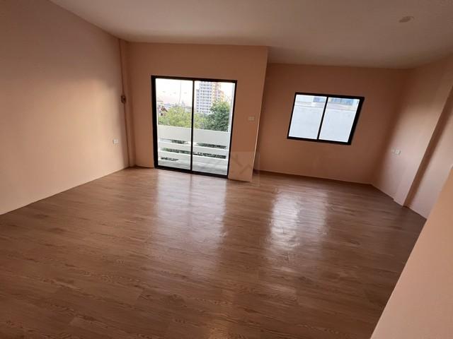 ให้เช่าโฮมออฟฟิศ 4.5 ชั้น 6 ห้องนอน ซอยวิภาวดี 22 ปรับปรุงใหม่สไตล์มินิมอล ด้านหลังติดรั้วการบินไทย เหมาะทำ b&b, สำนักงา 8