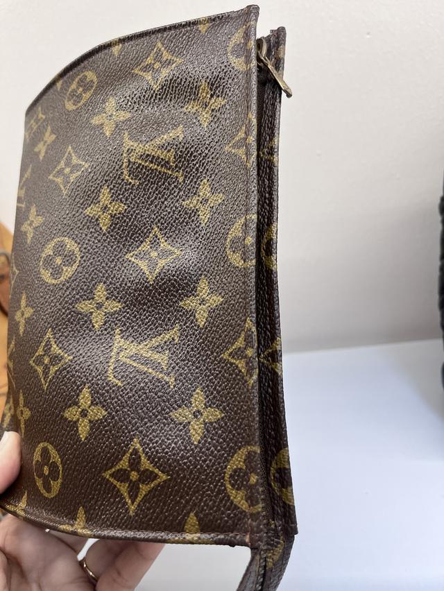 กระเป๋าแบรนด์เนม Luis Vuitton vintage clutchh แท้ เดิมๆ พร้อมใช้ลายชัดแคนวสาสสวยซับในเมีลอกนิดหน่อยไม่มีผลต่อการใช้งานใส่โทรศัพท์ได้ เครื่องสำอางค์ได้ รูปที่ 14