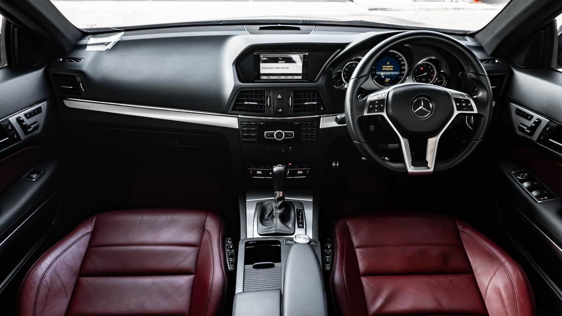 Mercedes Benz E200 CGI COUPE AMG Sport  ปี 2013 สีขาว  5