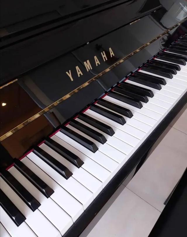 Piano Yamaha JU109 สภาพใหม่พร้อมใช้ 2