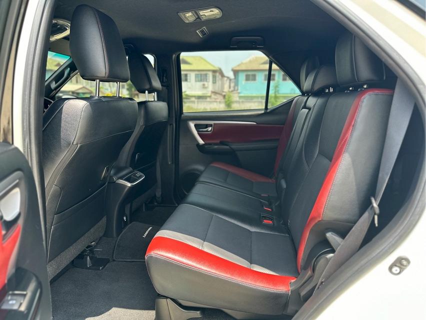 TOYOTA NEW FORTUNER 2.4REGENDER BLACKTOP 2WD ปี2021สีขาว เกียร์ออโต้ เครื่องดีเซล 9