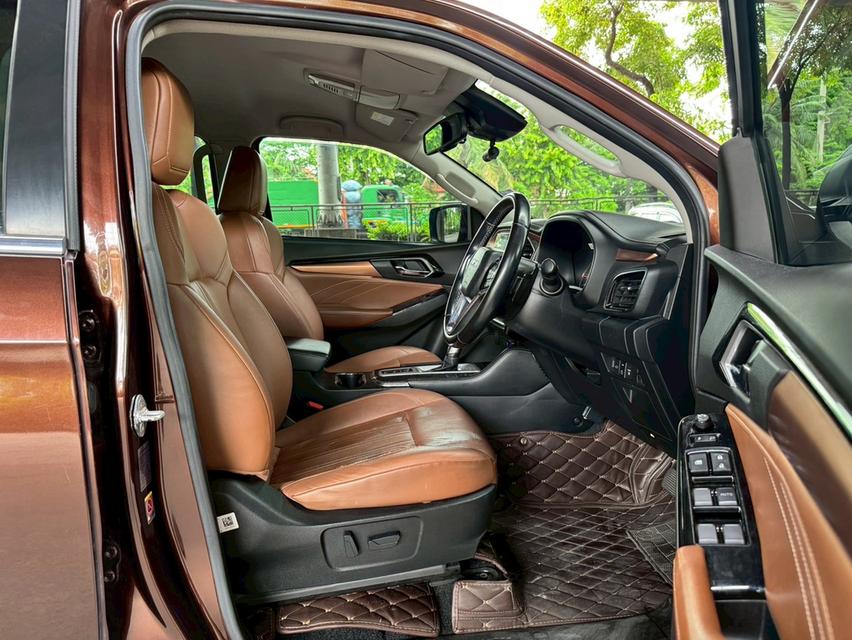 ขายรถ Isuzu MU-X 3.0 Ultimate 2WD ปี 2022 สีน้ำตาล 9