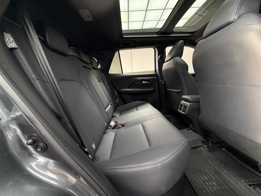 2024 TOYOTA YARIS CROSS, 1.5 HEV PREMIUM LUXURY โฉม ปี23-ปัจจุบัน สีเทา ตัวท็อปสุด หลังคาแก้ว รูปที่ 14