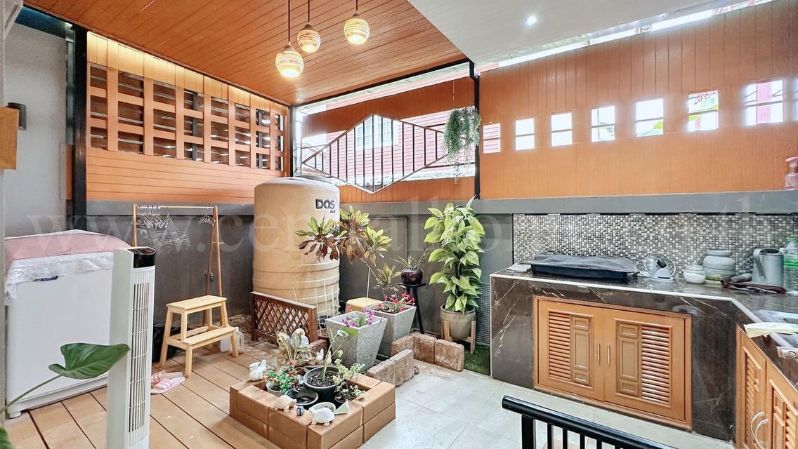 ทาวน์โฮม 3.5 ชั้น วาย เรซิเดนท์ สุขุมวิท 113 ต่อเติมพร้อมอยู่ 8