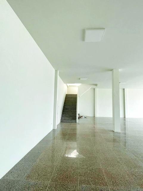 เดอะพาซิโอ พาร์ค 1.4 กม. ให้เช่าสำนักงาน 3 ชั้น 30 ตร.วา. 360 ตร.ม. คุณพ้ง พร้อมลานจอดรถกว้าง 3 นอน 3 น้ำ ถ.พุทธมณฑลสาย  8