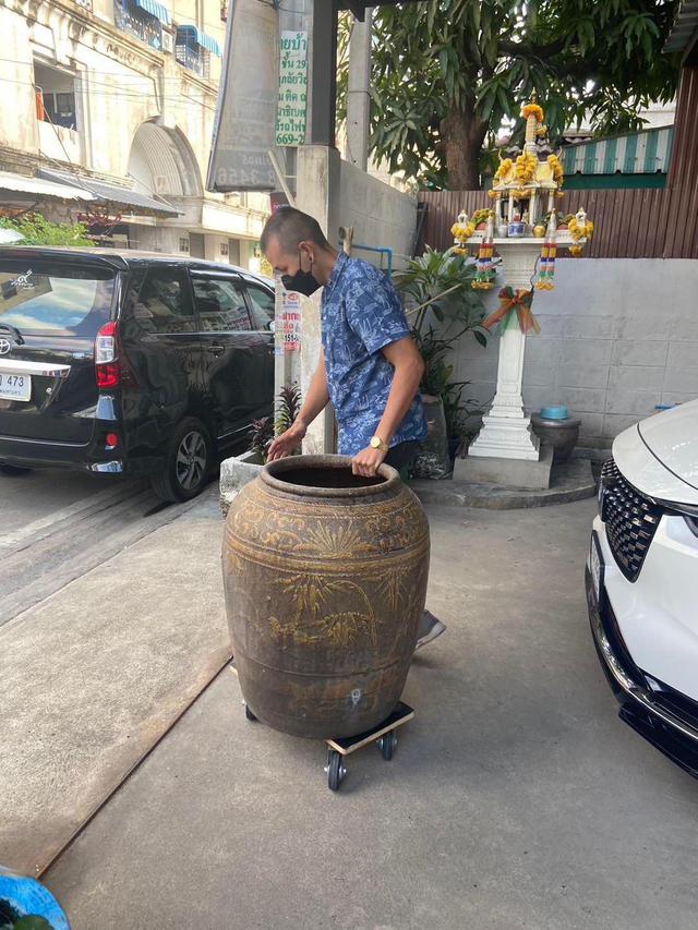 รับซื้อองค์เก่า รับซื้อโอ่งเขียวไข่กา รับซื้อโอ่งมือสอง 6