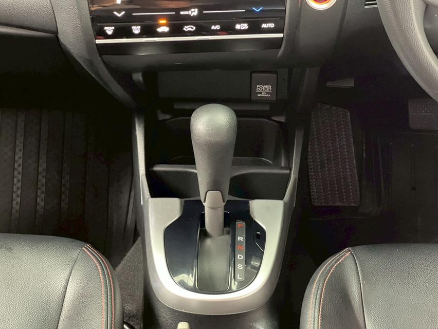 ปี 2019 HONDA JAZZ, 1.5 i-VTEC V+โฉม ปี14-ปัจจุบัน สีเทา เกียร์ออโต้ เครื่องเบนซินมือเดียวป้ายแดง รูปที่ 12