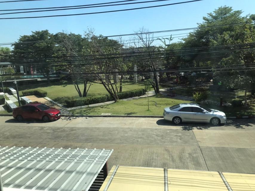 หมู่บ้านฮาบิทาวน์ วัชรพล ให้เช่าทาวน์โฮม 2 ชั้น 25 ตารางวา 3 ห้องนอน 2 ห้องน้ำ ถนนเมนติดสวน ใกล้ทางด่วนรามอินทรา-อาจณรงค์ 8