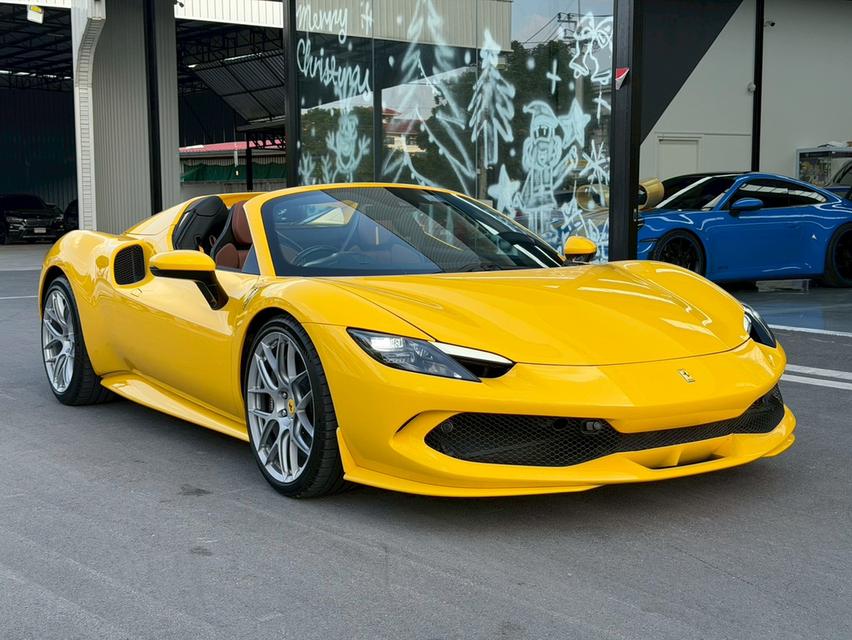 รหัสรถ KPV53 2023 Ferrari 296 GTS (Retractable Hardtop) สี GIALLO MODENA
