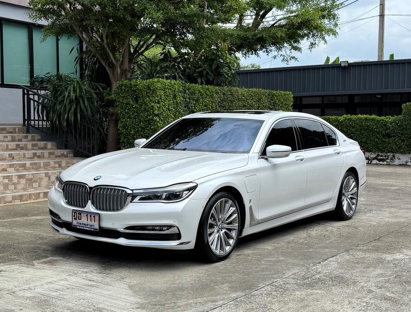 2019 BMW 740le PURE EXCELLENCE รถออกศูนย์ BMW รถวิ่งน้อย เข้าศูนย์ตามระยะ วารันตีศูนย์ยังเหลืออีกนานครับ