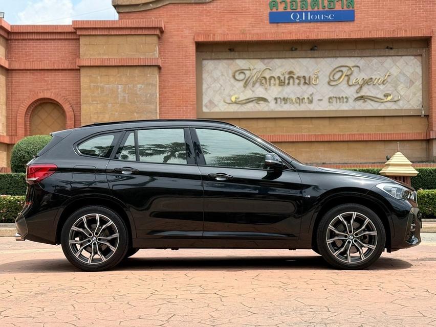 (แจ้งรหัสรถ PJP2701) จดทะเบียนปี2022 BMW X1 sDrive20d M-Sport รูปที่ 3