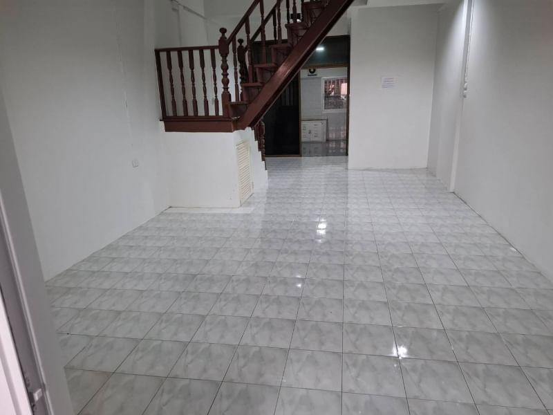 ขาย:ทาวน์เฮ้าส์ 2 ชั้น  มบ.ณัฐกานต์3-5 ถ.พหลโยธิน52 แยก11  3