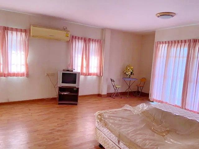 ถ.ขุมทอง-ลุมโตยติง ตลาดตั้งเจริญ 4.3กม. รร.วัดขุมทอง 700 ม.ให้เช่าบ้านเดี่ยว 2 ชั้น 70ตร.วา.มีเฟอร์ 3นอน 3น้ำ 2