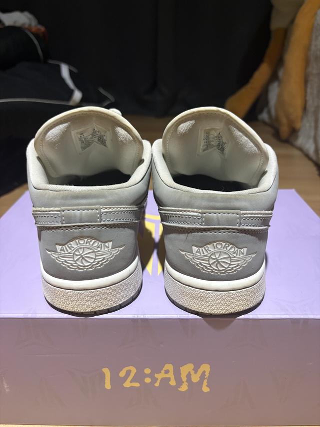 Air Jordan 1 Low Wolf Grey รูปที่ 3