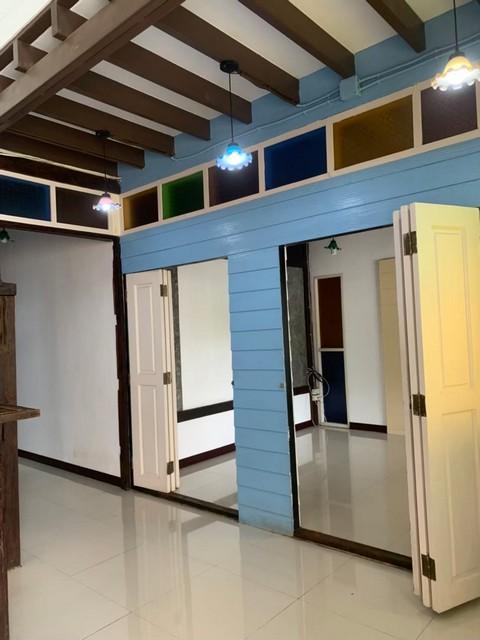 ให้เช่าบ้านเดี่ยว 2 ชั้น 50 ตร.ว. รัชดาภิเษกซอย 7 ใกล้ห้างฟอร์จูน ( จดทะเบียนบริษัทได้ เลี้ยงสัตว์ได้ ) 2