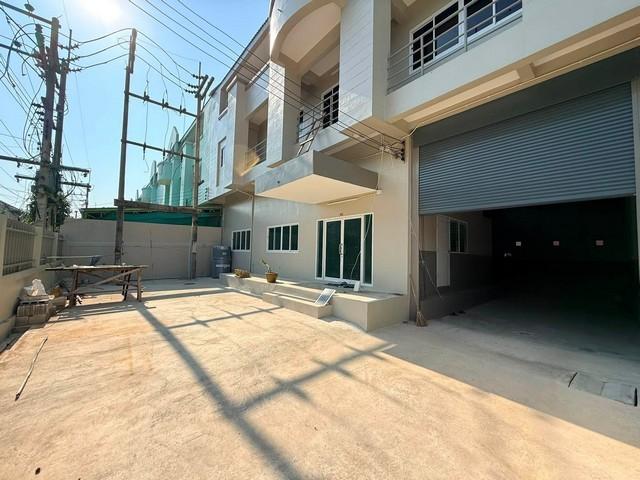 โรงงานปรับปรุงใหม่ ขนาด 800 ตารางเมตร พื้นที่สีม่วง พระรามสองขาเข้า ก่อนถึงแยกถนนเอกชัย 2
