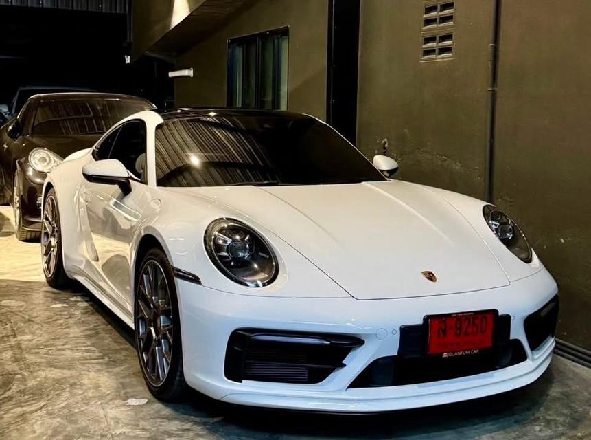 Porsche 911 Carrera (992)