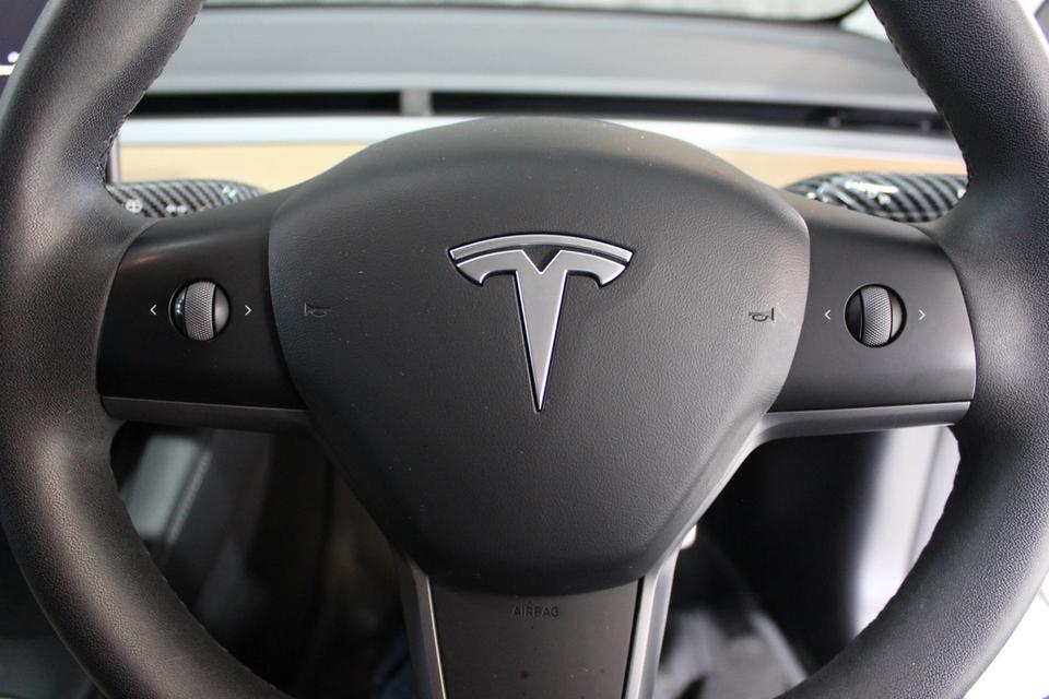รหัสรถ JRS777 Tesla Model3 Performance  ปี 22 17