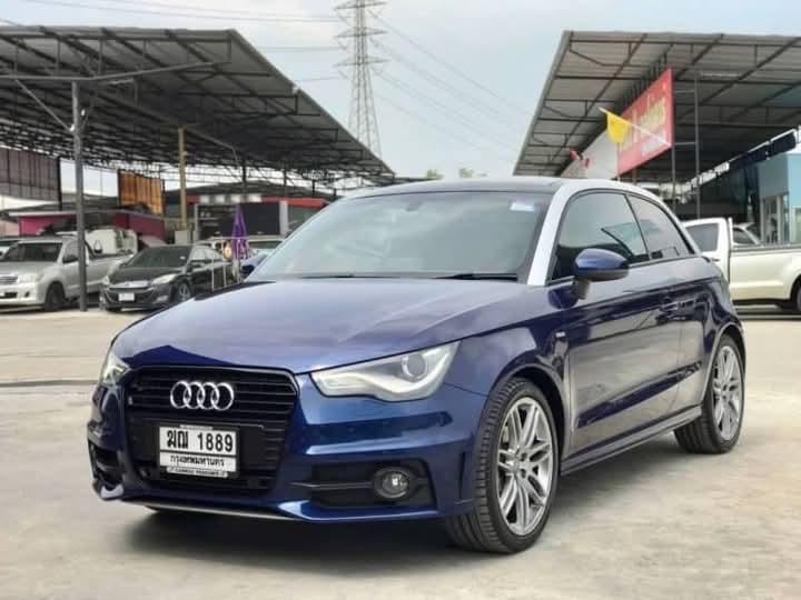 Audi A1 สีน้ำเงิน