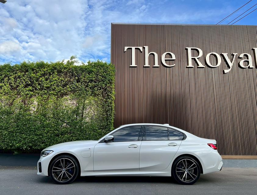 Bmw 330eMsport ปี 2020 Bsi 5 ปี 100,000  km หมด 20/12/2025 วารันตี 5 ปี 200,00 หมด 20/12/2025 3