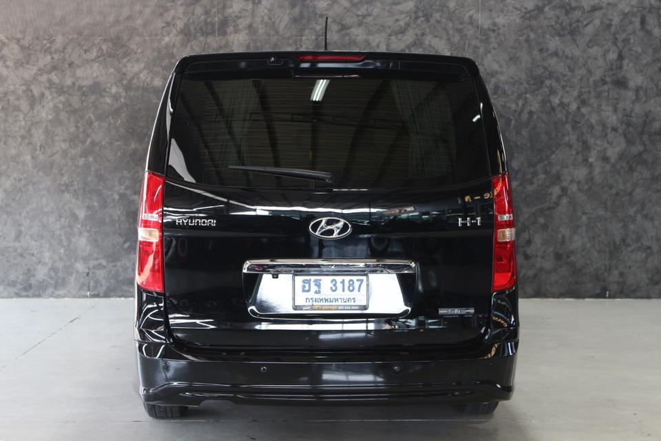 รหัสรถ JRS3187 🚐✨ HYUNDAI H-1 ปี 2017 สีดำสุดหรู สภาพพร้อมใช้ รูปที่ 5