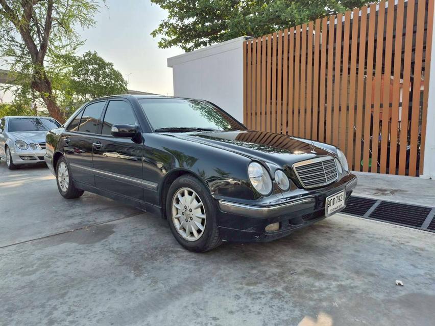 ขาย Benz E240 ปี 2001 สีดำ ไมล์วิ่งน้อย สภาพเดิมๆ รูปย่อยที่ 3