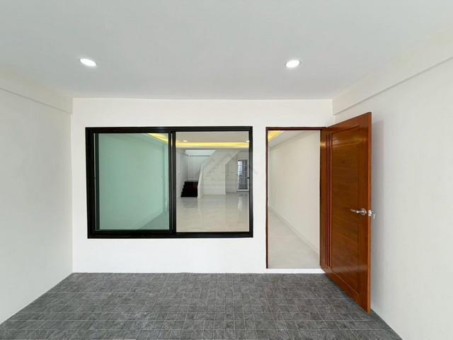 ขายทาวน์เฮาส์ 2 ชั้น ซอยเสนานิคม 1 รีโนเวทใหม่ ใกล้เกษตรนวมินทร์ โชคชัย 4 พร้อมเข้าอยู่ บ้านหันทิศตะวันตก 10