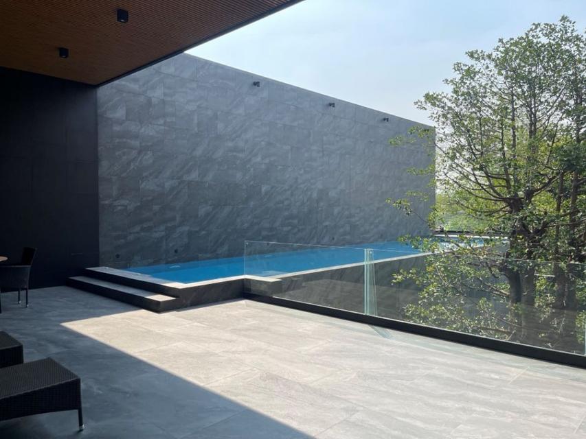 ขายบ้านเดี่ยว 3 ชั้น ลาดพร้าว 71 นาคนิวาส 48 พื้นที่ 1,300 ตร.ม. ที่จอดรถ 11 คัน มีสระว่ายน้ำ 4